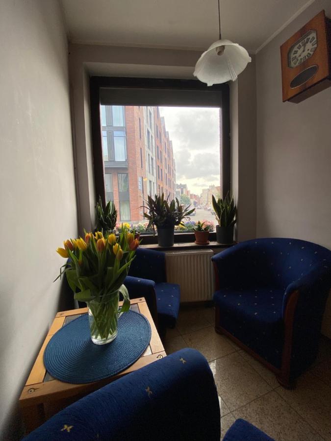 Hostel Przy Targu Rybnym กดัญสก์ ภายนอก รูปภาพ