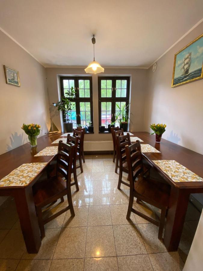 Hostel Przy Targu Rybnym กดัญสก์ ภายนอก รูปภาพ