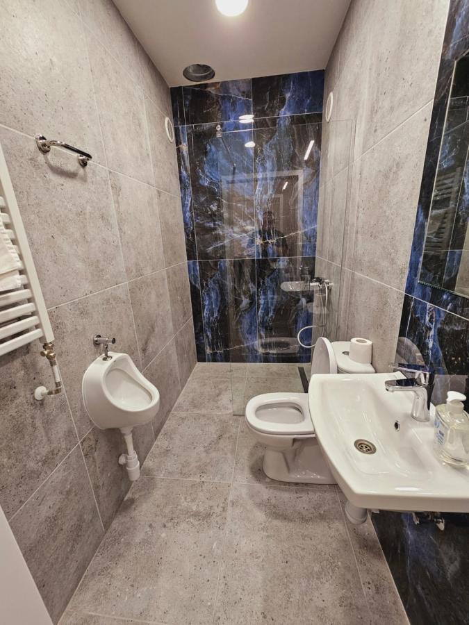 Hostel Przy Targu Rybnym กดัญสก์ ภายนอก รูปภาพ
