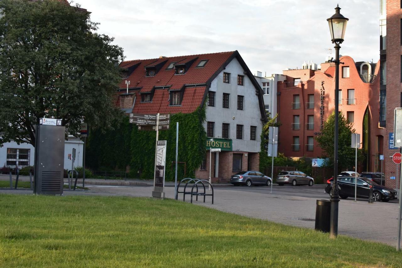 Hostel Przy Targu Rybnym กดัญสก์ ภายนอก รูปภาพ