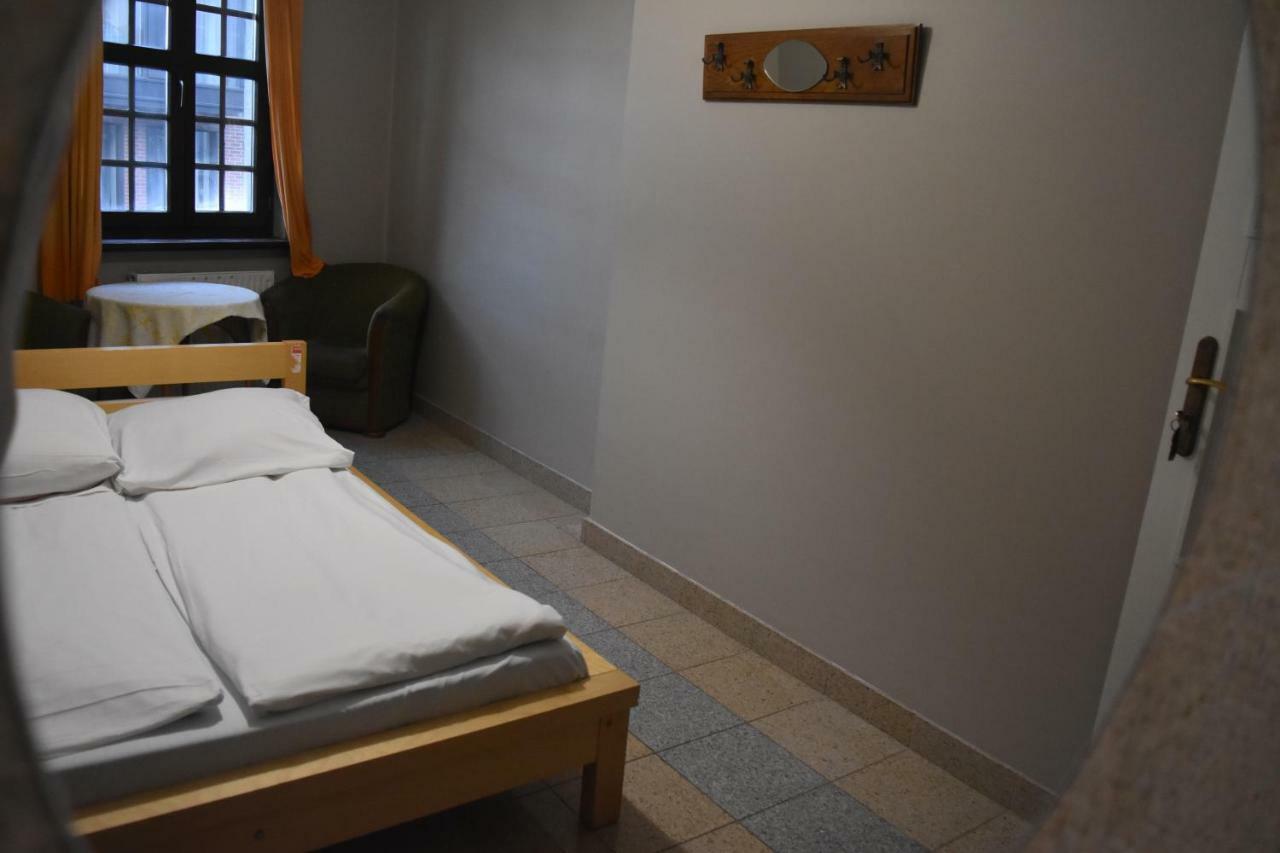 Hostel Przy Targu Rybnym กดัญสก์ ภายนอก รูปภาพ