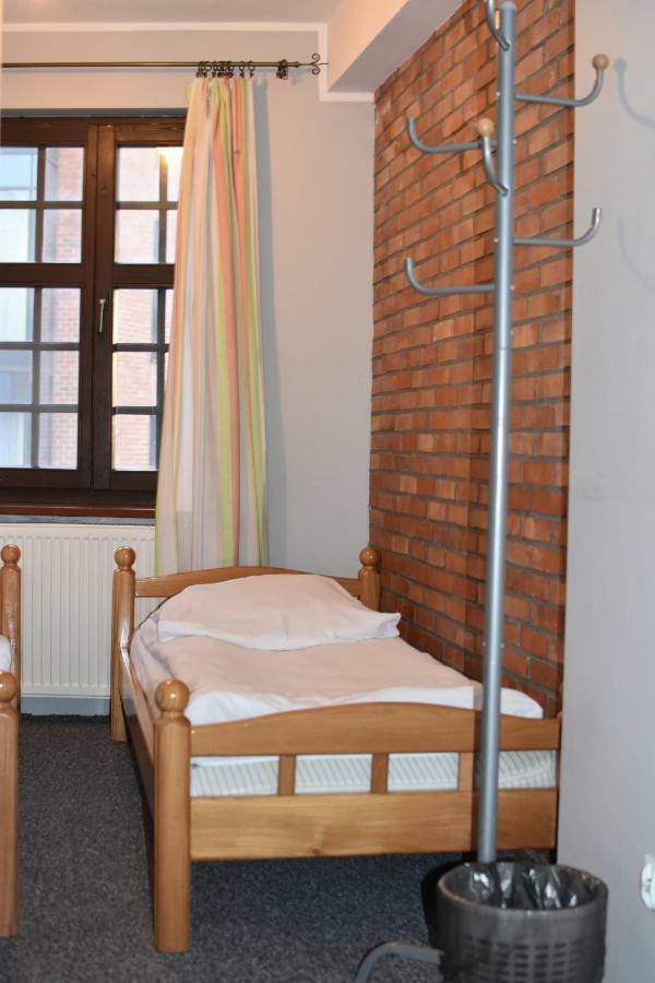 Hostel Przy Targu Rybnym กดัญสก์ ภายนอก รูปภาพ