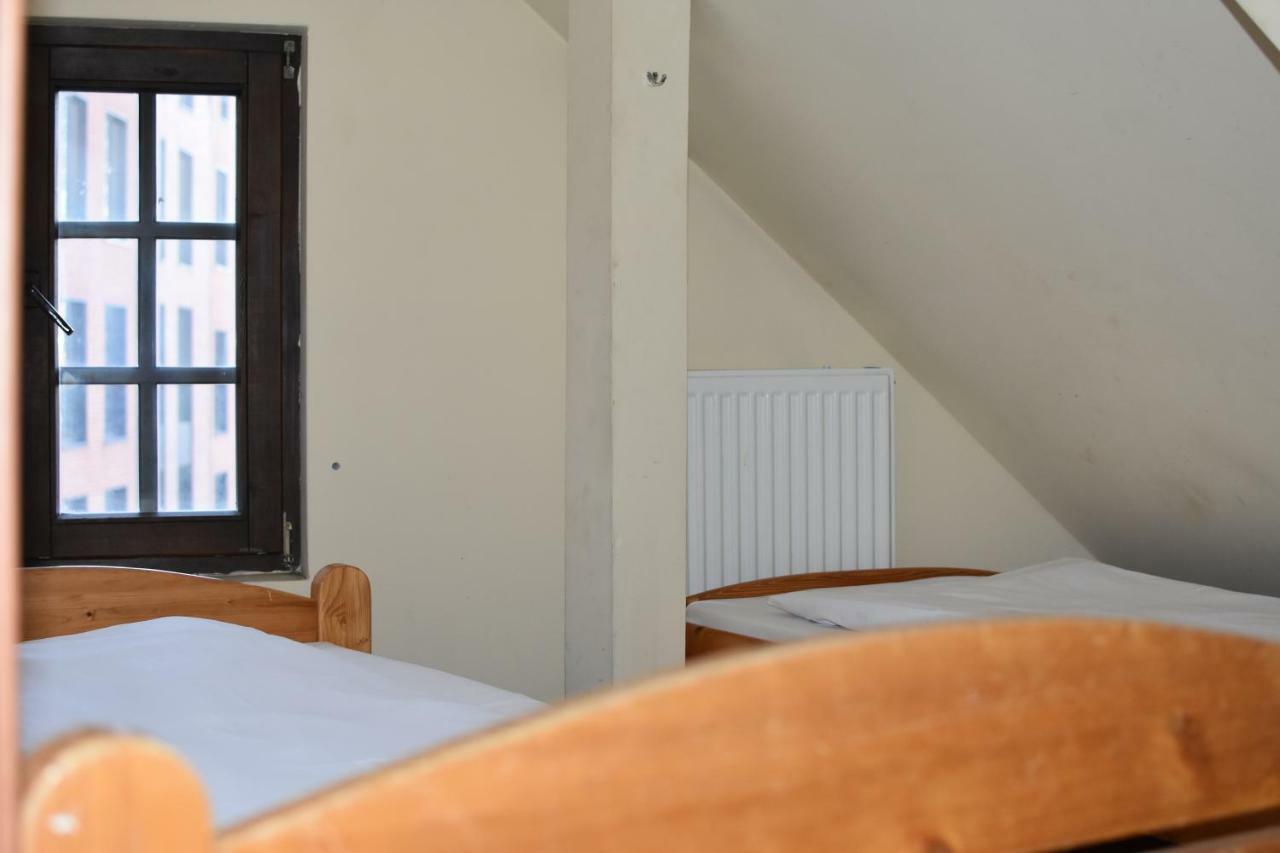 Hostel Przy Targu Rybnym กดัญสก์ ภายนอก รูปภาพ