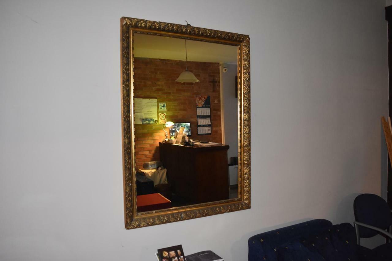 Hostel Przy Targu Rybnym กดัญสก์ ภายนอก รูปภาพ
